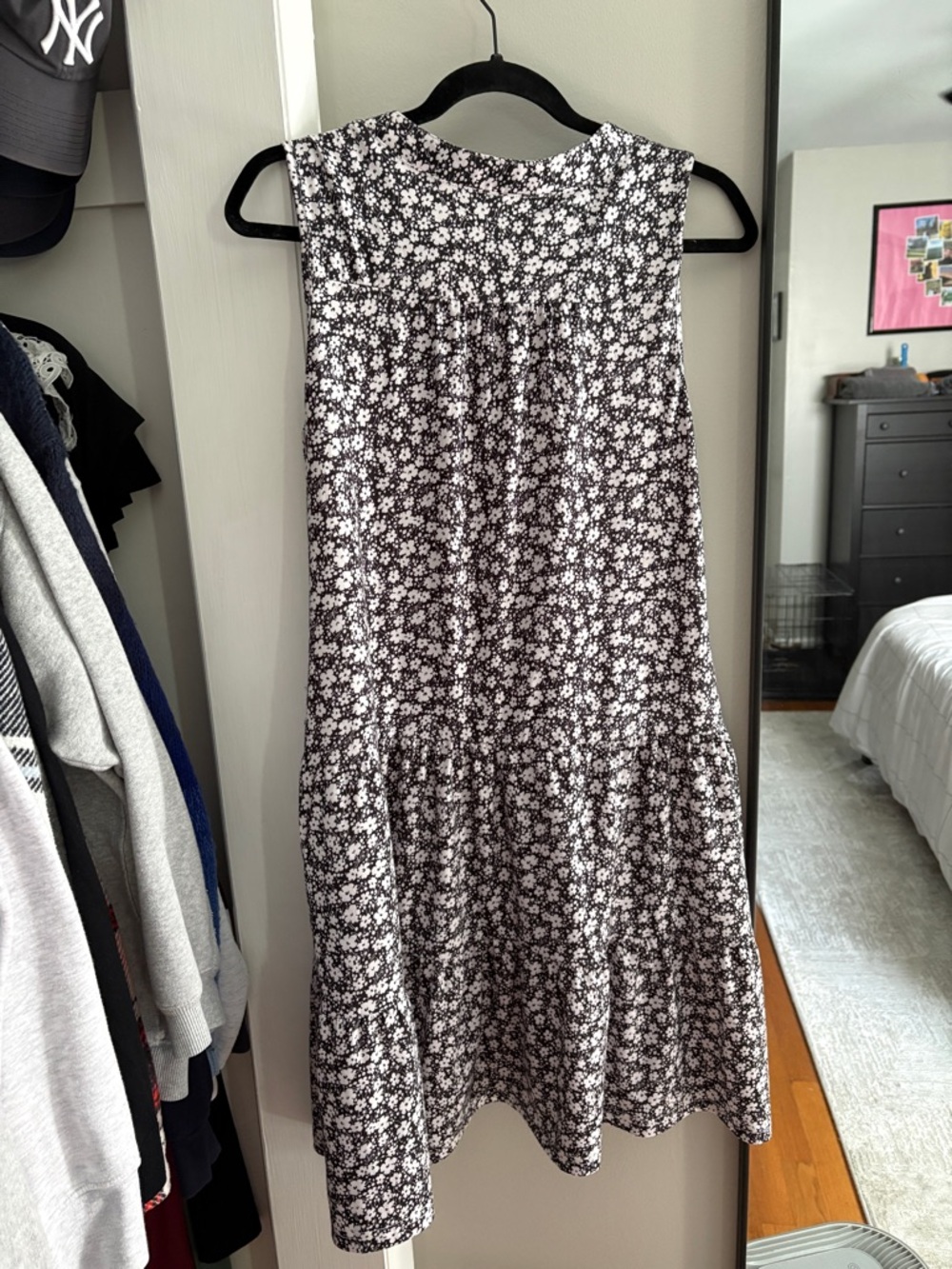 Amazon Black and White Floral V-Neck Mini Dress - Picture 7 of 9